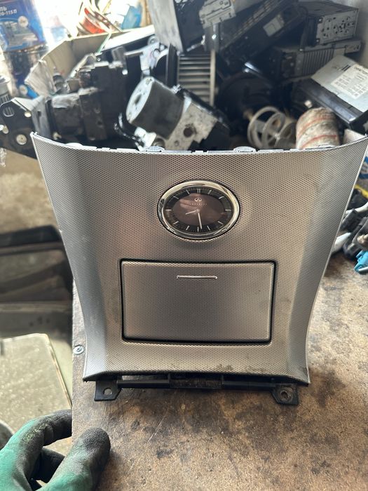 Консоль пепельница часы селектор инфинити fx35 fx45