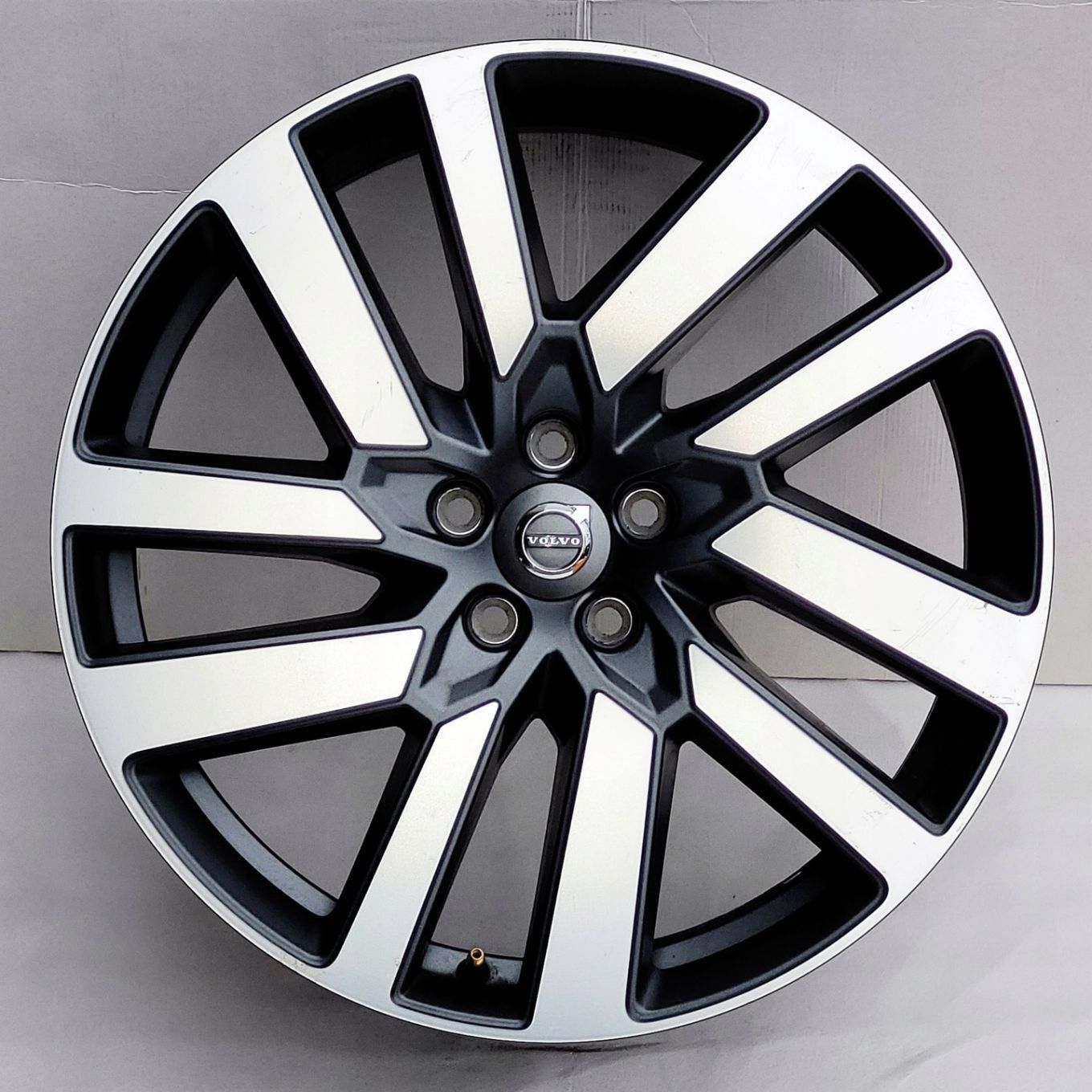 FELGA VOLVO V90 Cross Country CC 20 x 8 et49,5 OE 32243400 ORYGINAŁ PROSTA