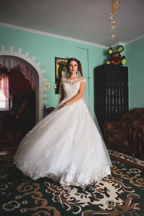 Весільна сукня..