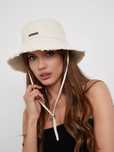 Женская бежевая панамка jacquemus жакмюс джекмюс жіноча бежева панама
