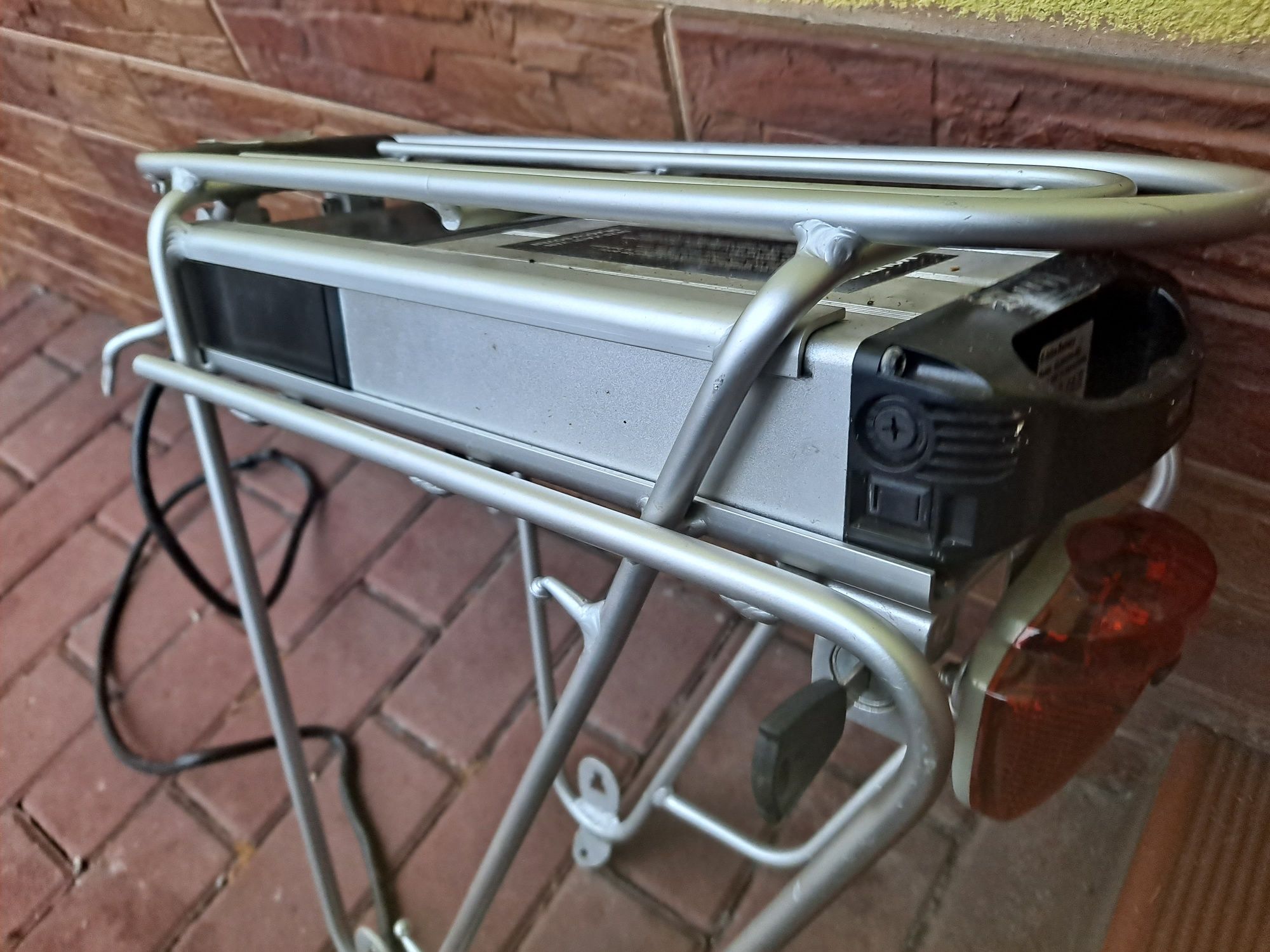 Bateria z bagażnikiem do roweru elektrycznego