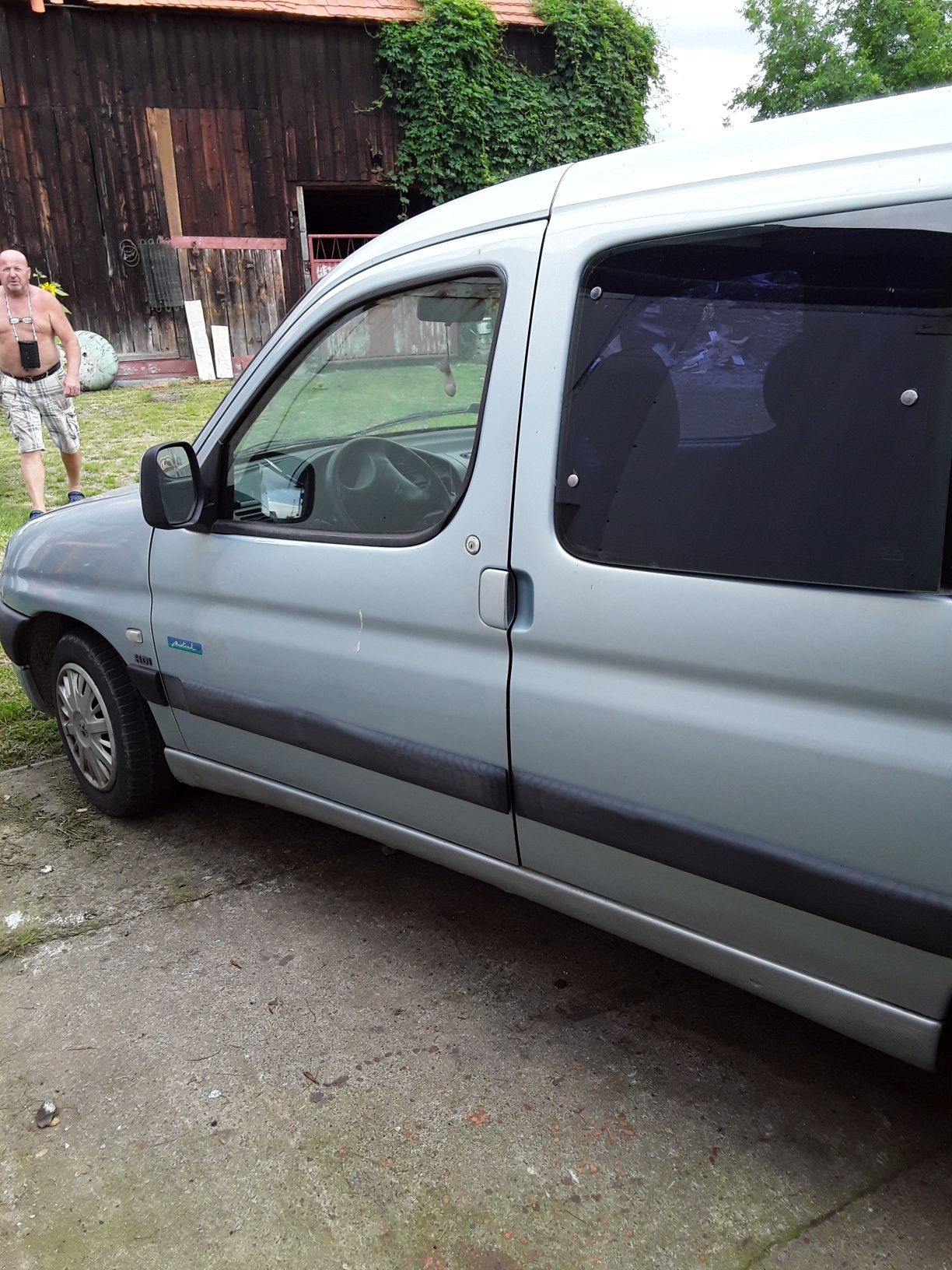 Peugeot Partner 2001 diesel -  pełna wersja (uszkodzony)