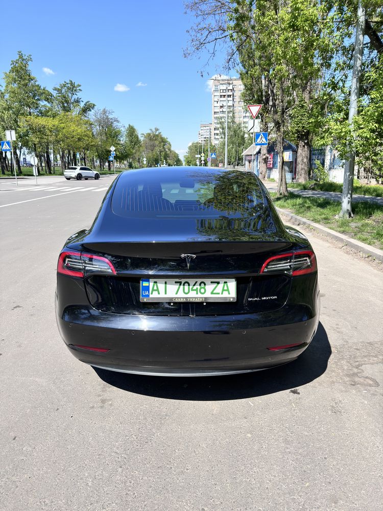 Tesla model 3 perf