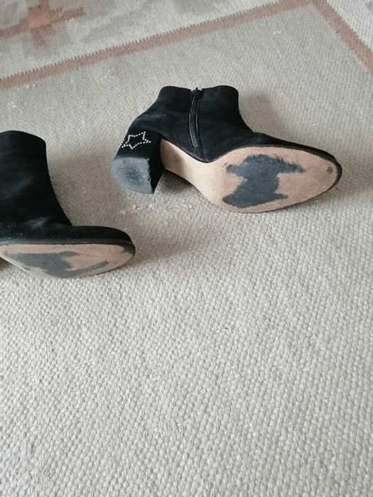 Botas pretas+dois botins pretos de camursa tam. 36