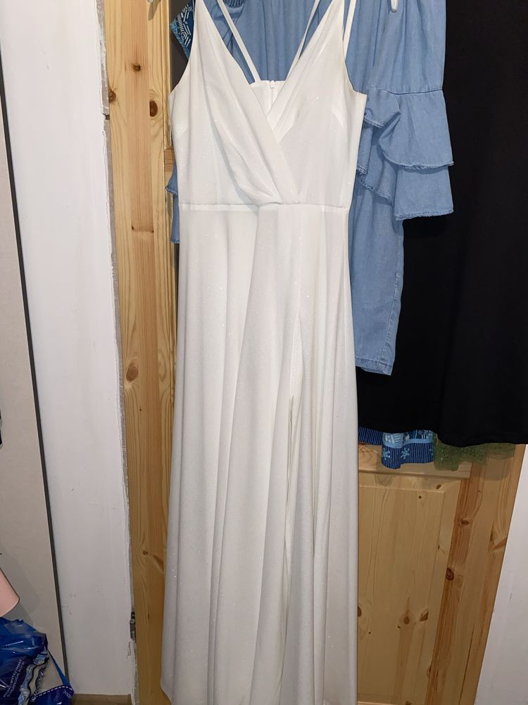 Sukienka długa na bal biała brokatowa srebrna