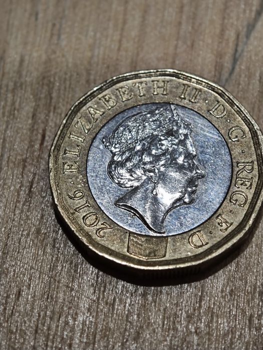 Moeda  One  Pound rainha  ELIZABETH II (2016)