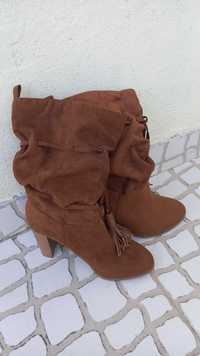 Botas meio cano castanhas camel