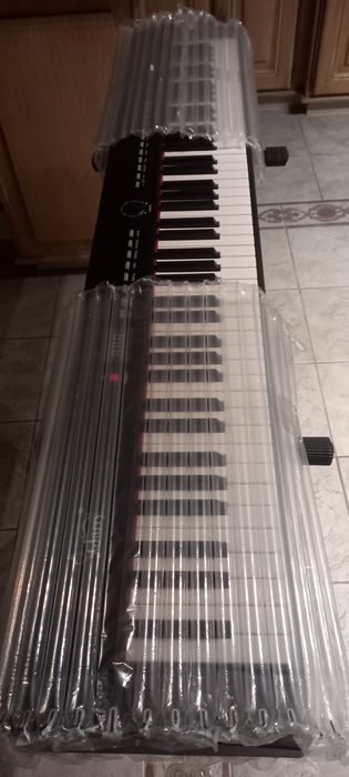 Piano electrico novo