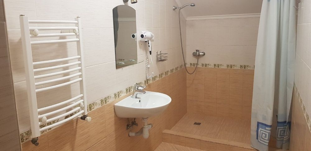 VILLA VERA Садиба біля Термального  басейну Закарпаття + парковка