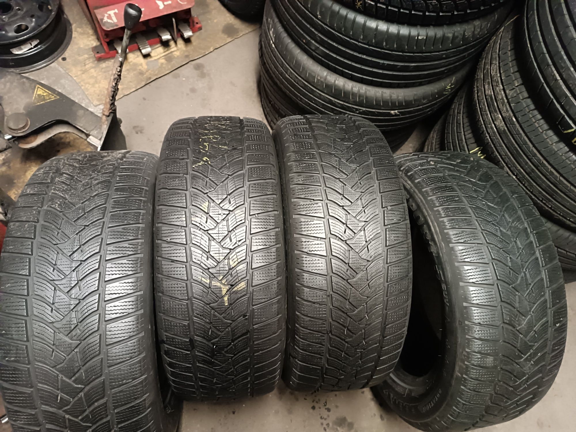 Sprzedam bardzo ładne Opony Dunlop 235/55 r17