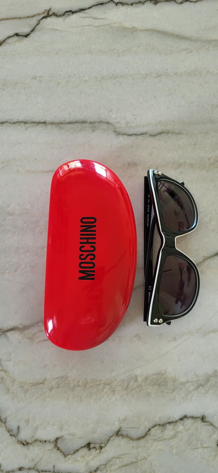 Okulary przeciwsłoneczne damskie Moschino stan idealny
