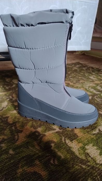 Жіночі зимові чобітки дутики 38 розмір, нові