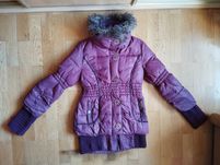 Kurtka zimowa KHUJO z odpinanym futerkiem śliwkowa rozm. S szer. 84 cm
