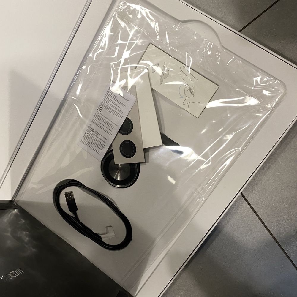 Wacom Intuos Pro Creative Pen Tablet