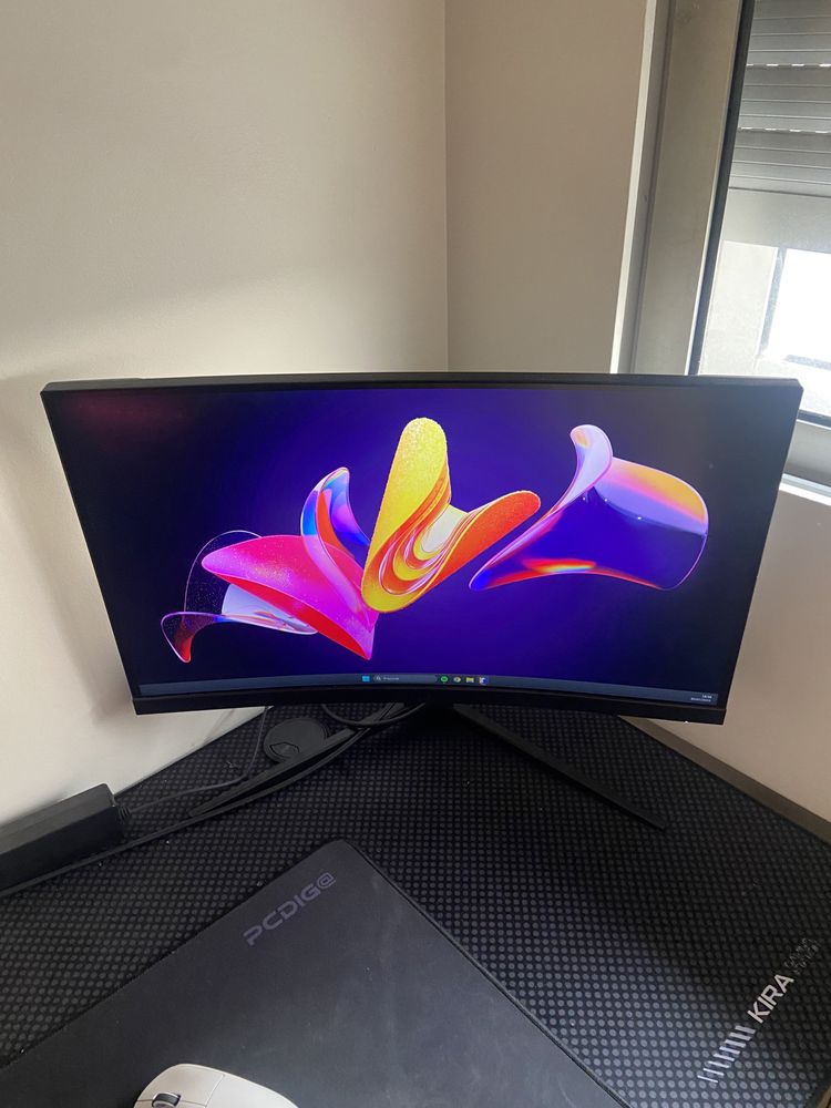 Monitor curvo Gaming MSI G24C4 E2 180hz