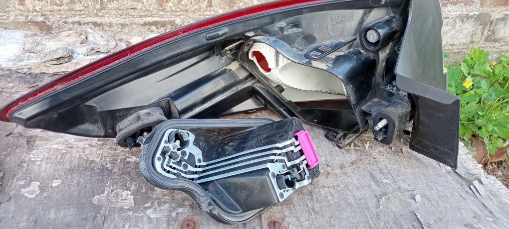 Фонарь задній правий Renault megane 3 універсал