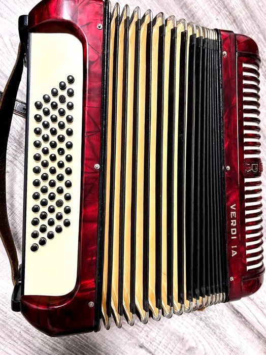 Терміново продам свій акордеон Hohner Verdi IA Piano відмінн стан