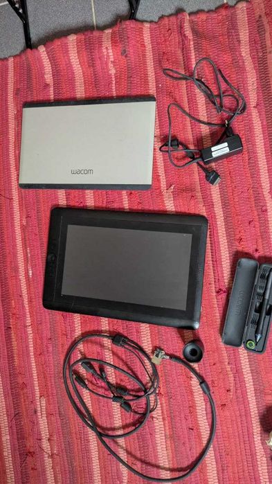 Cintiq 13HD Creative Pen Display (PEÇAS)- TUDO FUNCIONA MENOS UM CABO