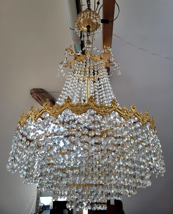 Kryształowy żyrandol z mosiądzu – pałacowy