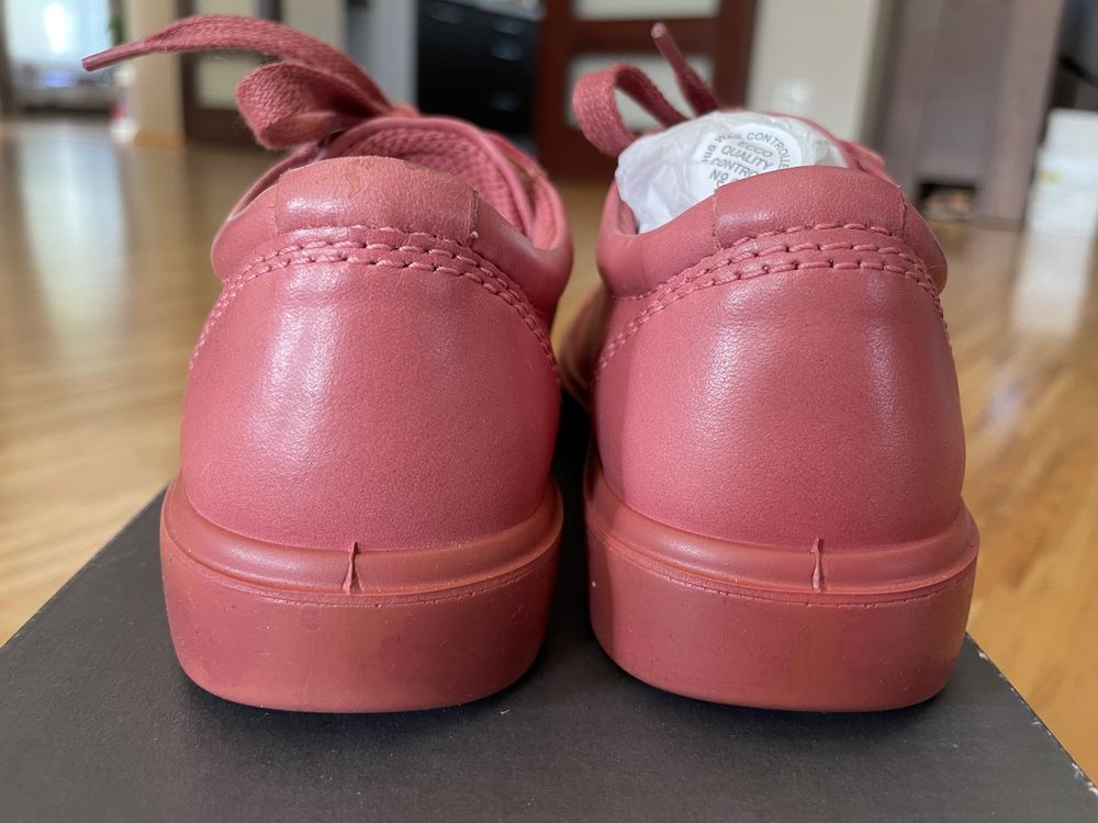 Nowe skórzane buty pantofelki Ecco 28