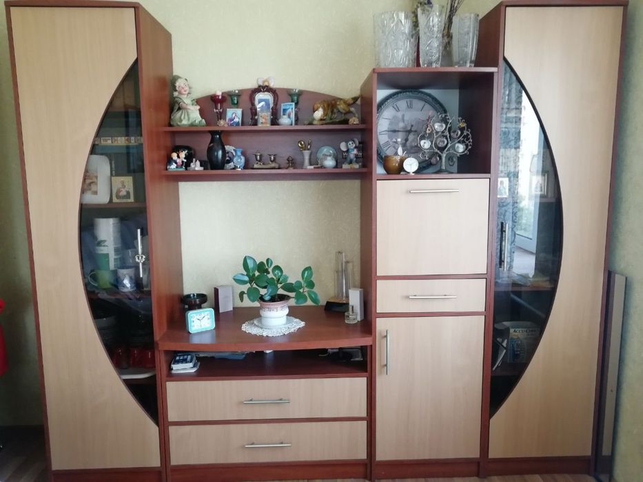 Стінка б/у для вітальні