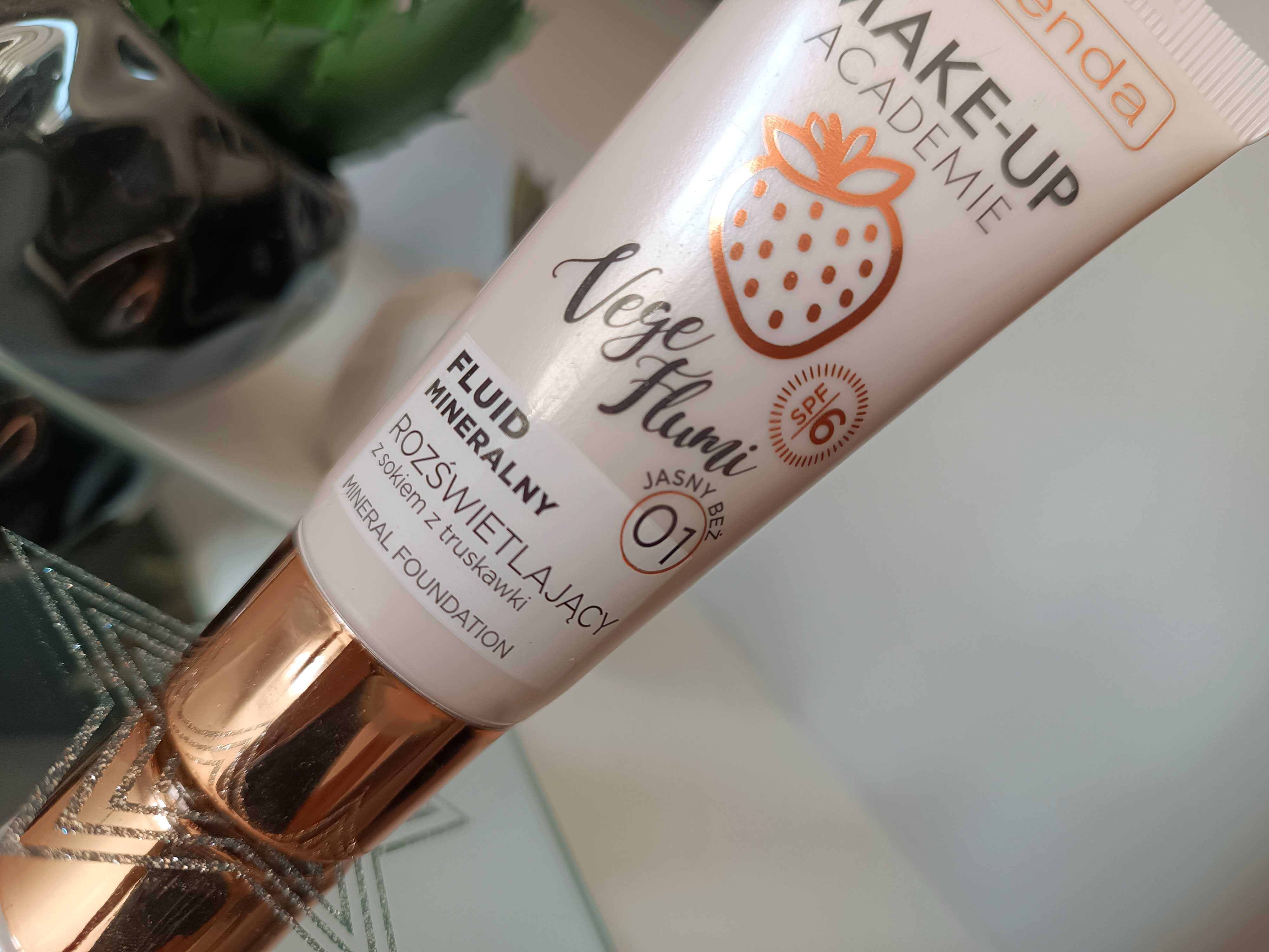 Nowy fluid Bielenda vege flumi 01 jasny beż rozświetlający make-up