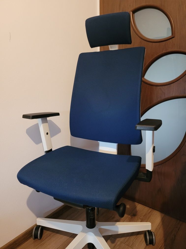 Krzeslo biurowe ergonomiczne Nowystyl