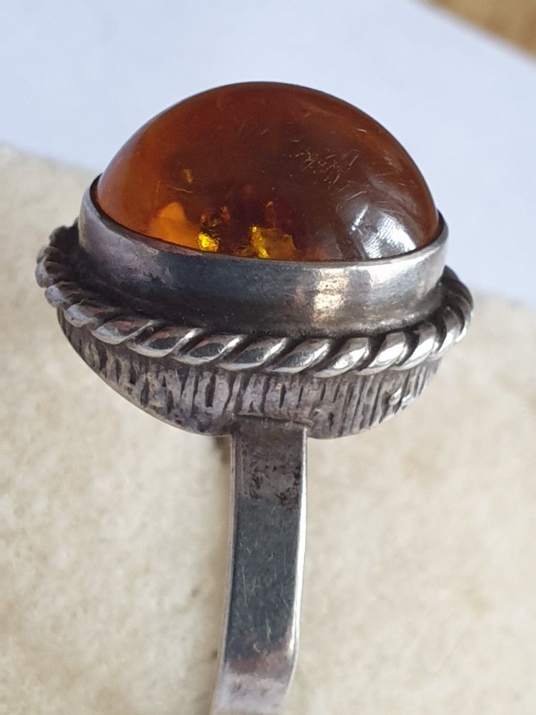 Antyk stary srebrny pierścionek bursztyn bałtycki kopuła srebro