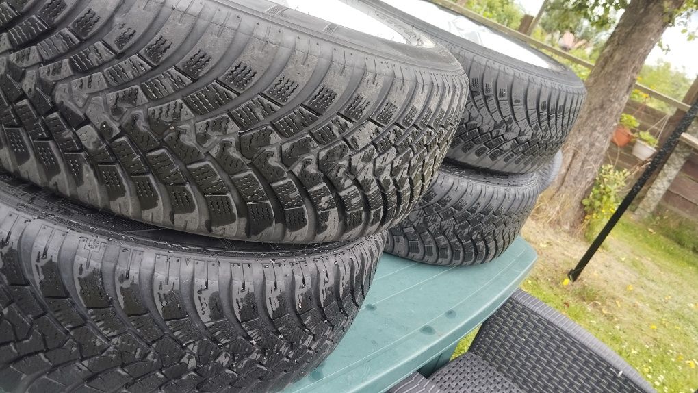 Kompletne koła zimowe Hyunda Elantra plus komplet oryginalnych dywanik