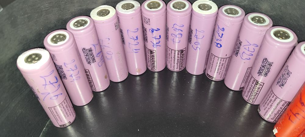 Mais de 200 pilhas/baterias 18650