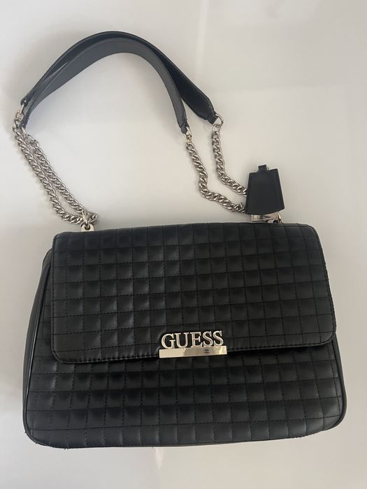 Mala Guess preta