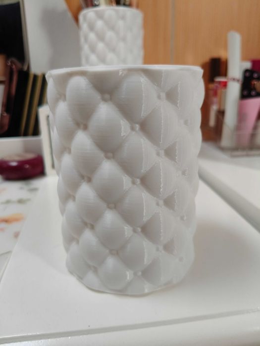 Organizer na pędzle / długopisy – elegancki pojemnik 3D z białego PETG