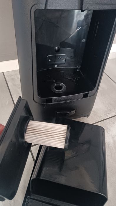 Odkurzacz fryzjerski bez workowy automatyczny