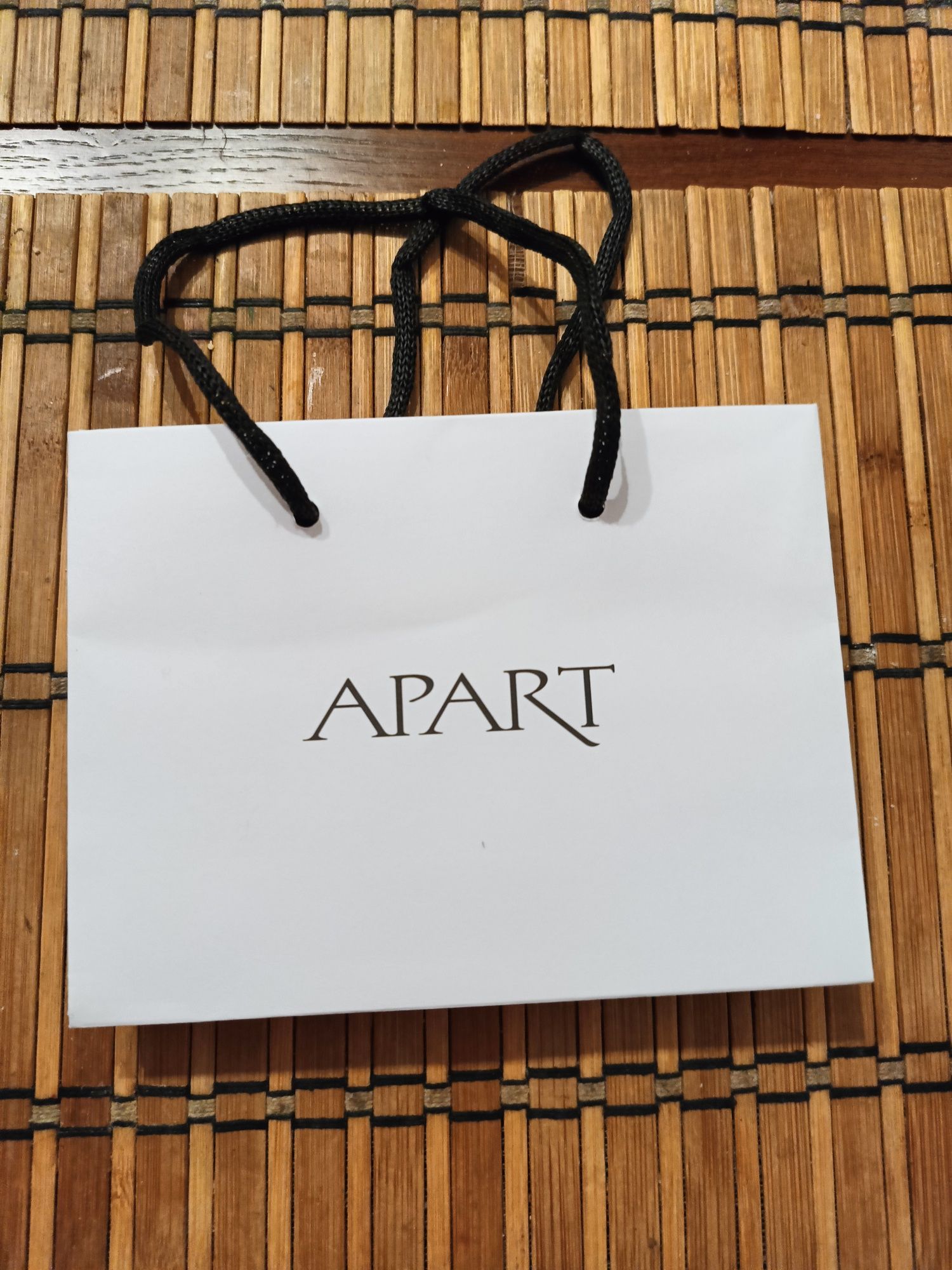 Nowa torebka prezentowa firmy Apart