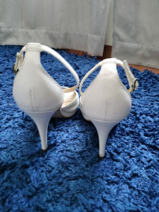 Sapatos brancos 37