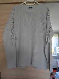 Szary sweter z ozdobnym wiązaniem Pepco