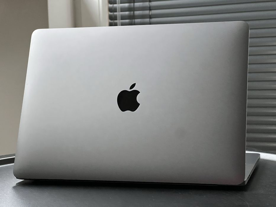 Apple MacBook Pro 13’ i7 16GB RAM 512GB SsD M.2 Touch Bar/ID