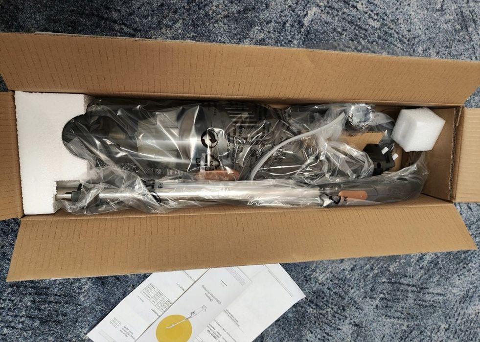 Odkurzacz pionowy 2w1 – 600W, przewodowy, lekki i wydajny