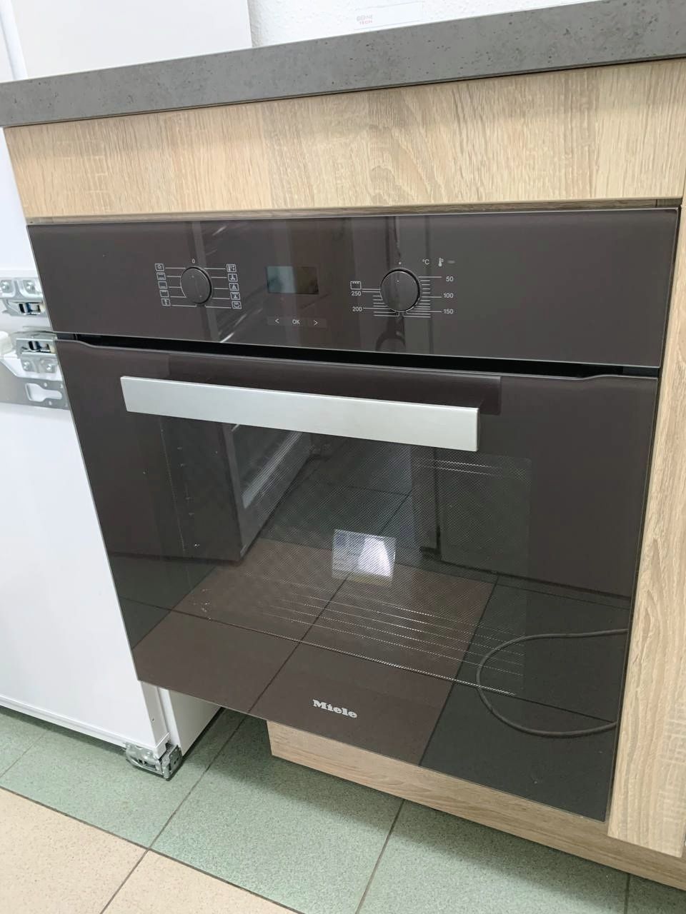 Духова шафа Miele H 2663 B