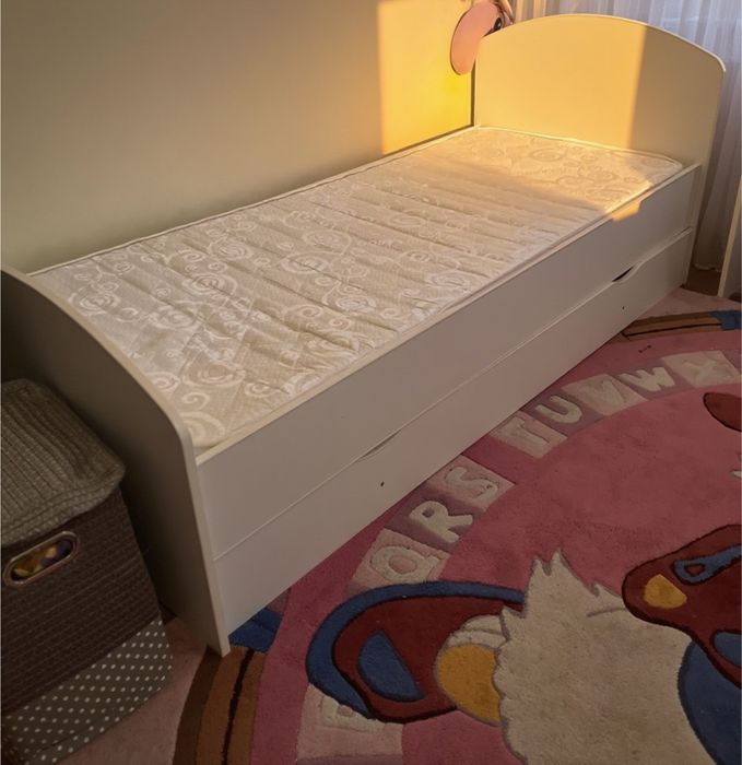 Ліжко з шухлядами матрас полички шафа