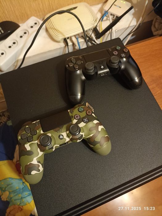 Продам ps4 pro 1tb в ідеальному стані з невеличким торгом