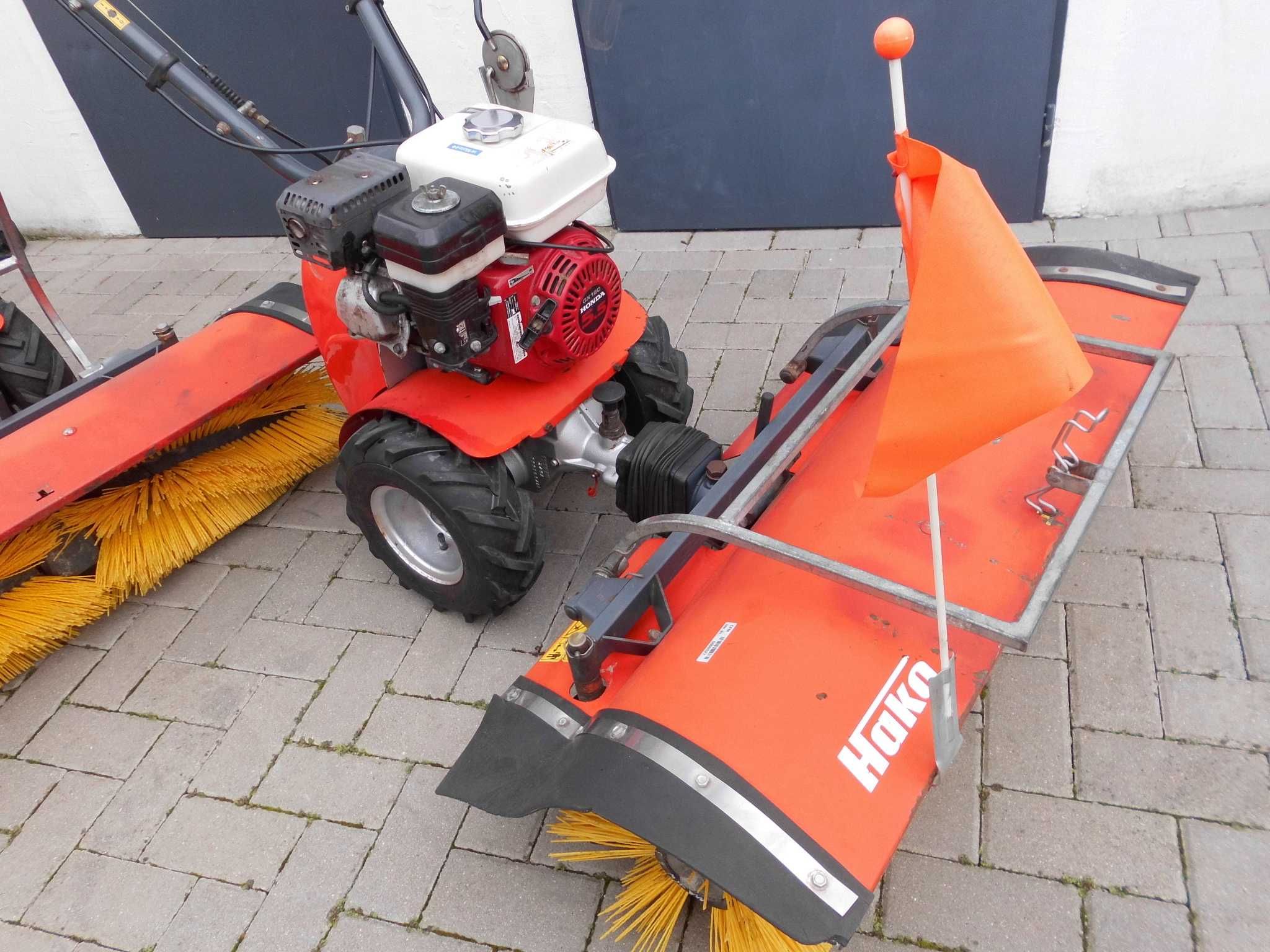 Profesjonalna zamiatarka spalinowa Hako  Honda  5,5 HP -100 cm