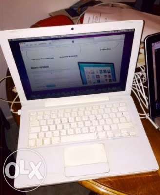 MacBook white 13'3 4gb, 2 baterias
