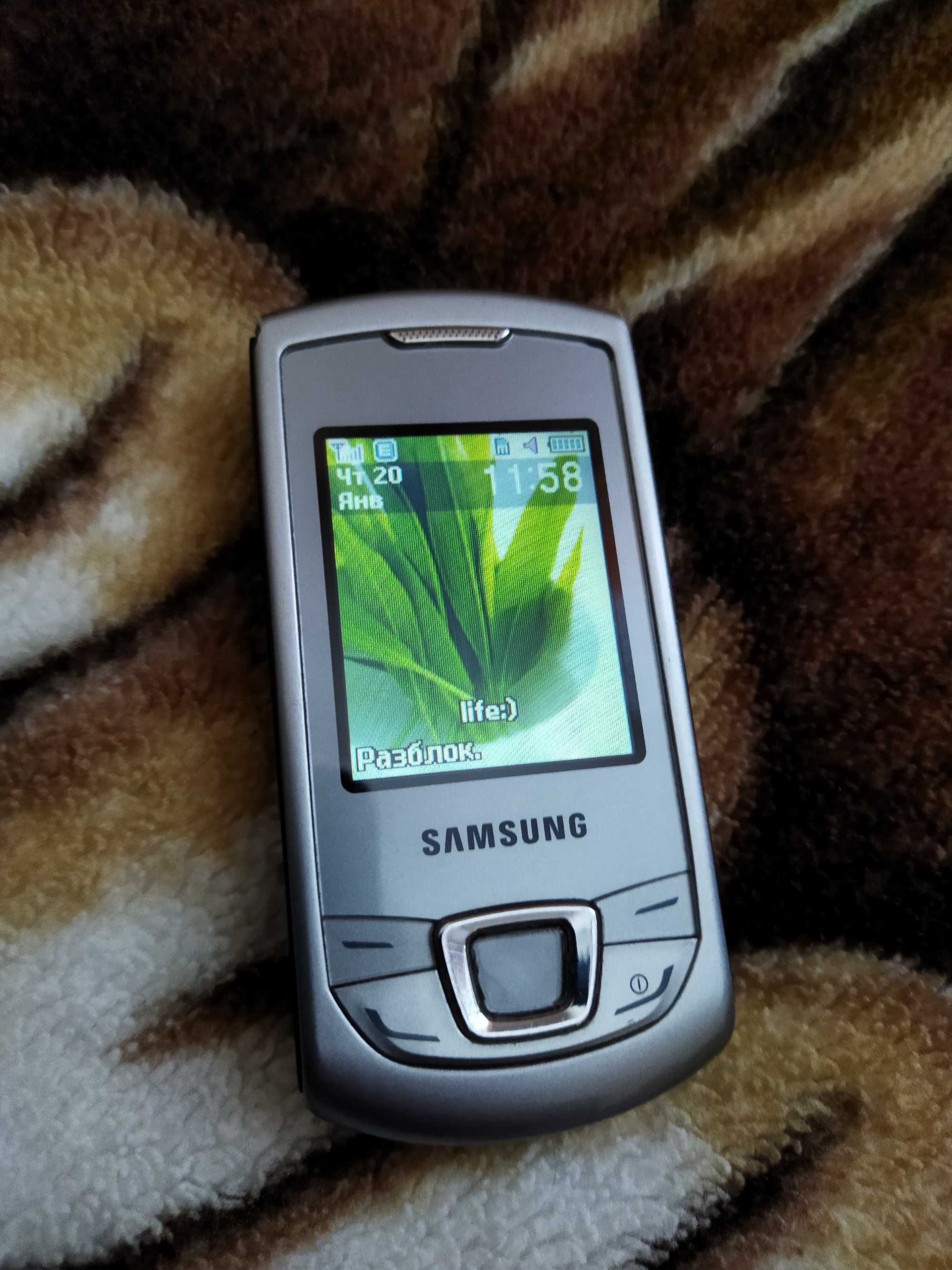 Samsung E2550 с зарядкой отличное состояние