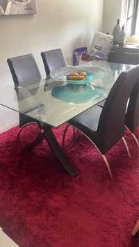 Mesa de jantar de vidro com 4 cadeiras