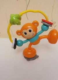 Игрушка на присоске обезьянка биби infantino