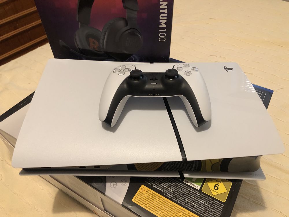 Ps 5 slim 1tb standard + fone jbl quantum 100