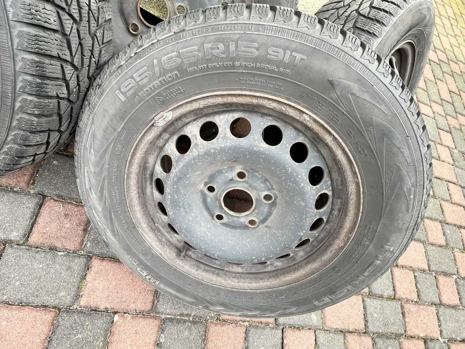 Sprzedam cztery koła z oponami zimowymi Nokian WR D4, 195/65, R15
