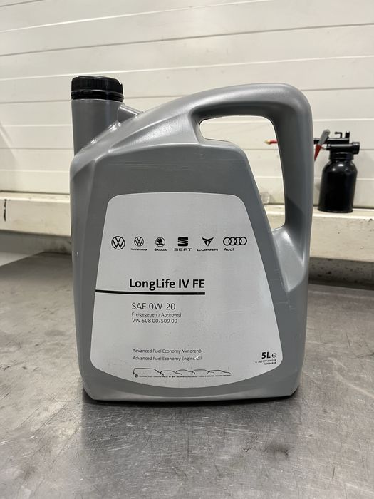 Оригінальна олива моторна 0w20