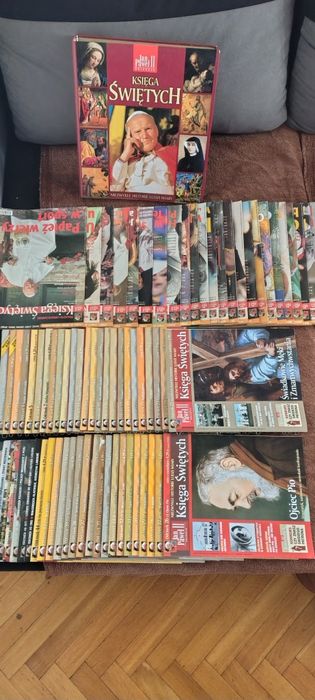 Kolekcja gazet i wydań specjalnych o religii i Janie Pawle 2 i olakaty
